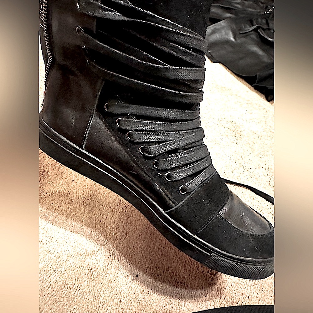 Slide in  suede boots for men with zipper on the back barely worn size 11